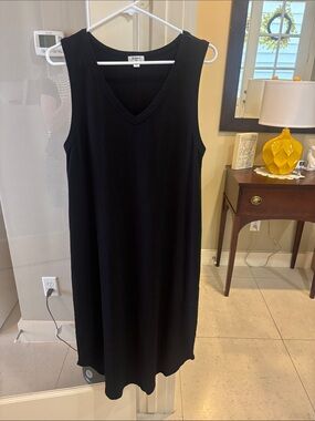 Dylan Black V-Neck Sleeveless Shift Dress Size L